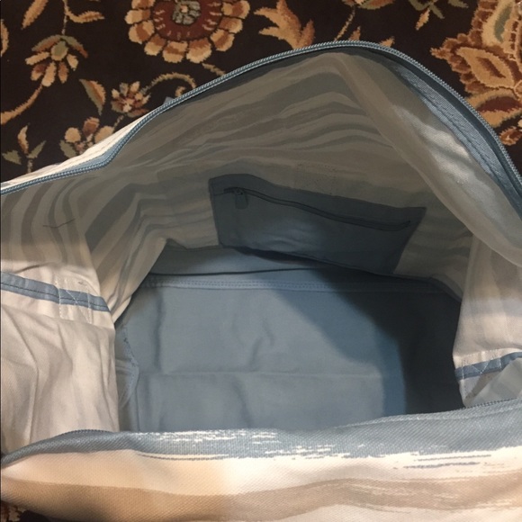 SOLD...Thirty One Brush Stroke Weekender Bag!! - Picture 4 of 6